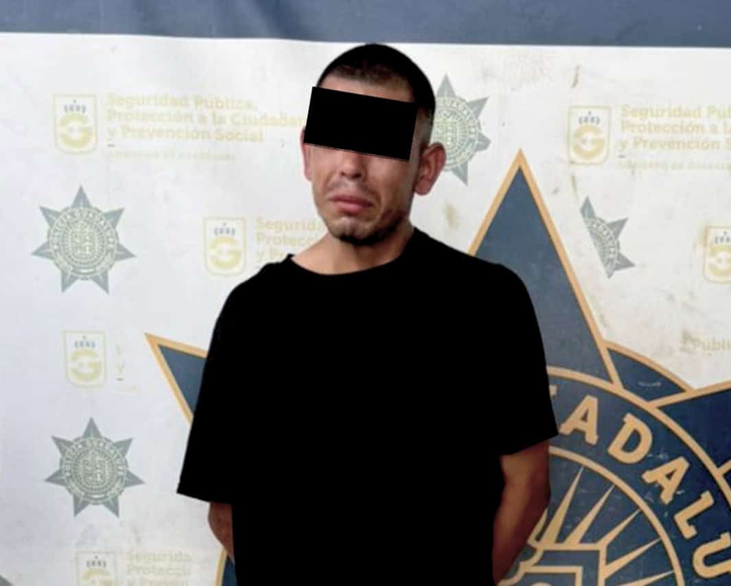 Mediante el Sistema Inteligente de Monitoreo del C4 de Guadalupe, polic&iacute;as municipales recuperaron una camioneta con reporte de robo momentos despu&eacute;s de ser sustra&iacute;da y detuvieron en flagrancia al presunto responsable.
