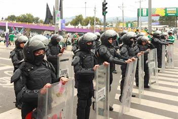 Despliegan operativo especial en la llegada de Inglaterra a M&eacute;xico