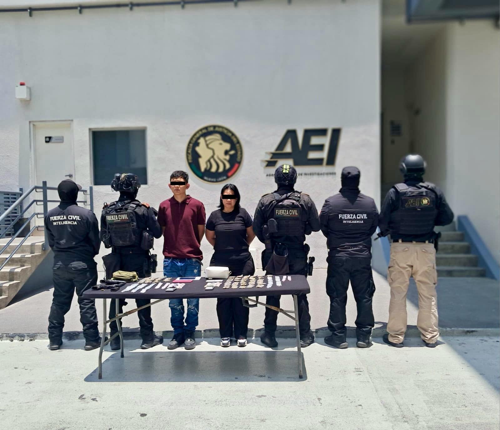 Elementos Divisi&oacute;n de Investigaci&oacute;n e Inteligencia de Fuerza Civil y la Agencia Estatal de Investigaciones, realizaron la captura de una madre de familia y su hijo en Garc&iacute;a; mismo que estar&iacute;a vinculado a un hecho violento suscitado en el mes de junio, en el Valle de las Salinas.