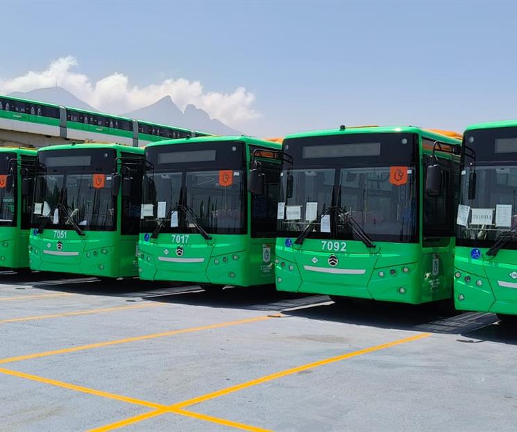 Entrega Estado 100 camiones m&aacute;s