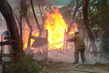 Incendio consume ocho tejabanes en Santa Catarina