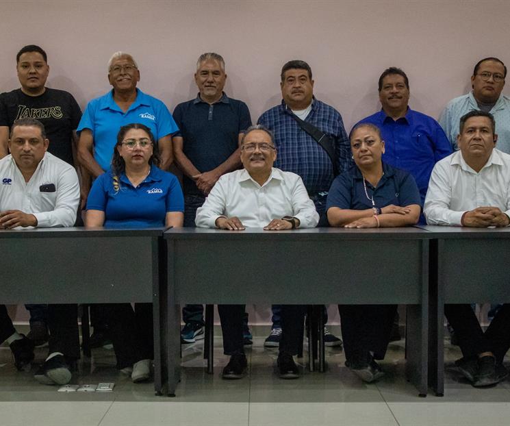 Escucha Andr&eacute;s Mijes peticiones del sector transporte