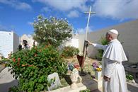 Exhorta papa a Europa a proteger migrantes
