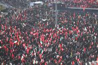 Afluencia masiva de fieles en el funeral del ayatolá iraní en Teherá Afluencia masiva de fieles en el funeral del ayatolá iraní en Teherá