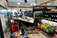Camioneta se mete a 7 Eleven en San Nicolás Camioneta se mete a 7 Eleven en San Nicolás