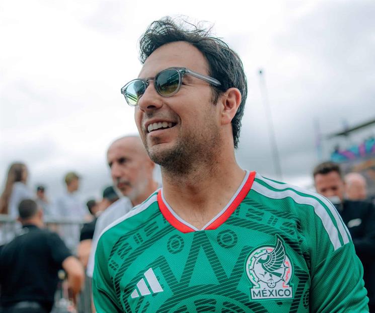 Acaba Checo 15 en Silverstone, gana Leclerc