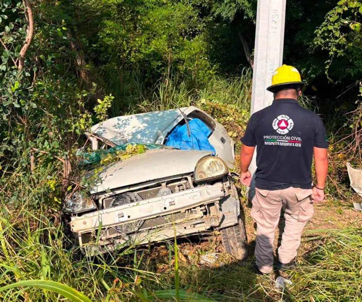 Automovilista fallece tras estrellarse con poste en Montemorelos