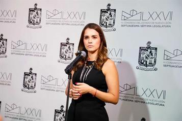 Buscan prohibir lonas como propaganda política