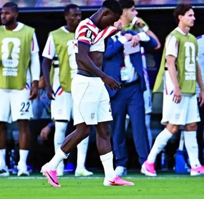 Quita FIFA roja a Balogun y jugará vs Bélgica Quita FIFA roja a Balogun y jugará vs Bélgica