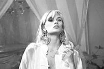Muere Lauren Bennett, cantante de Party Rock Anthem Muere Lauren Bennett, cantante de Party Rock Anthem