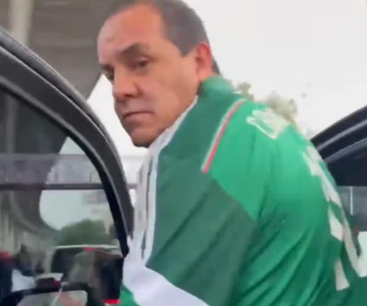 Confrontan manifestantes a Cuauhtémoc Blanco Confrontan manifestantes a Cuauhtémoc Blanco