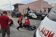 Chocan en moto y salen heridos