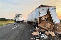 Choca su tr&aacute;iler y luego se incendia