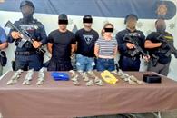 Caen 7 y decomisan armas y droga