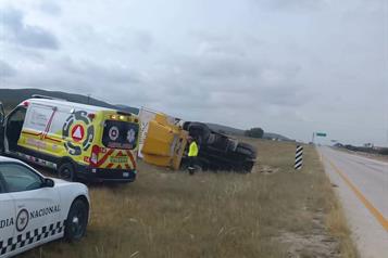 Vuelca tr&aacute;iler en Galeana
