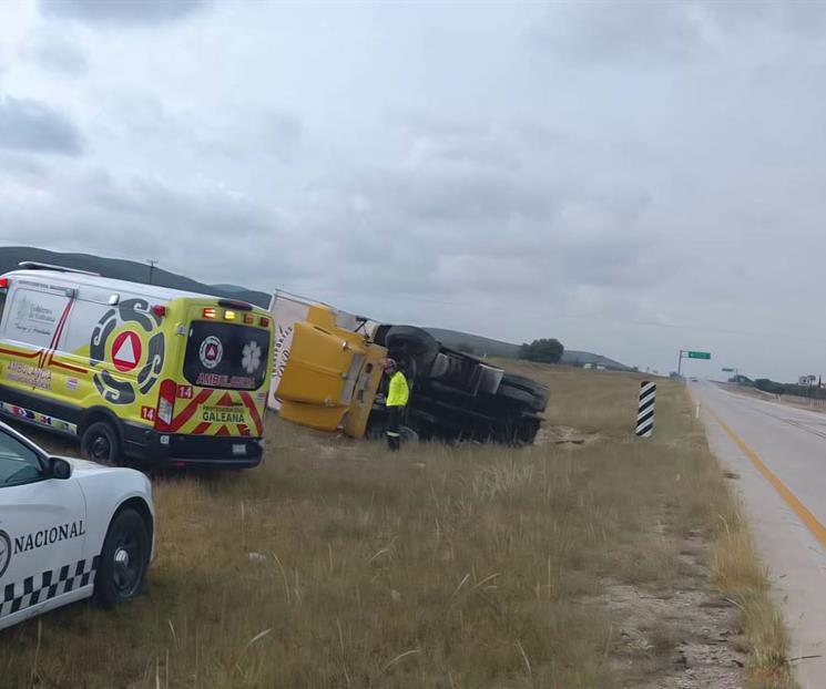 Vuelca tr&aacute;iler en Galeana