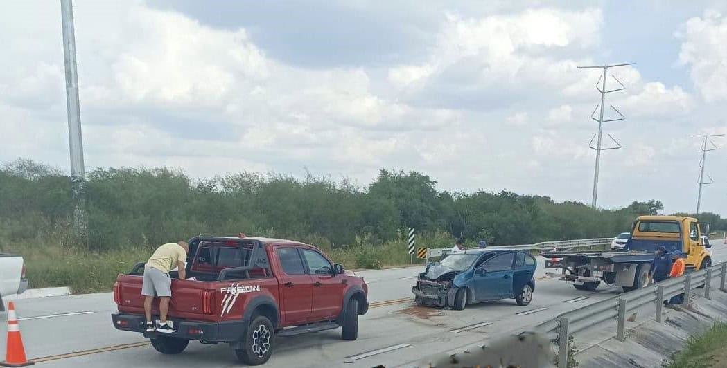 Resultan heridos en choque frontal
