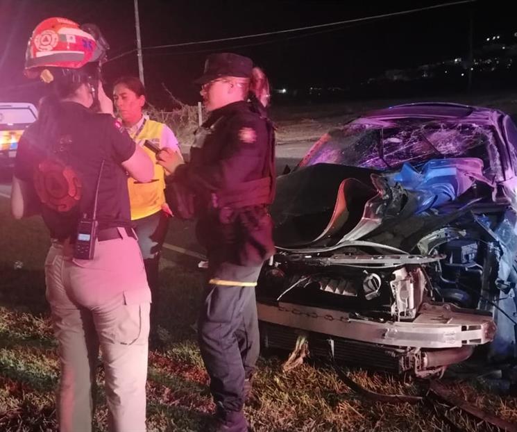 Estrella auto contra tr&aacute;iler