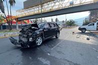 Destroza camioneta en choque