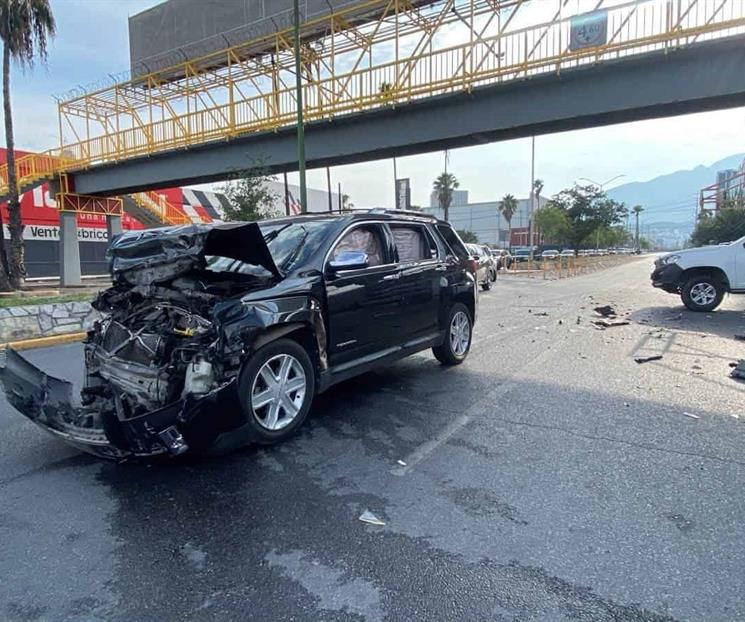Destroza camioneta en choque
