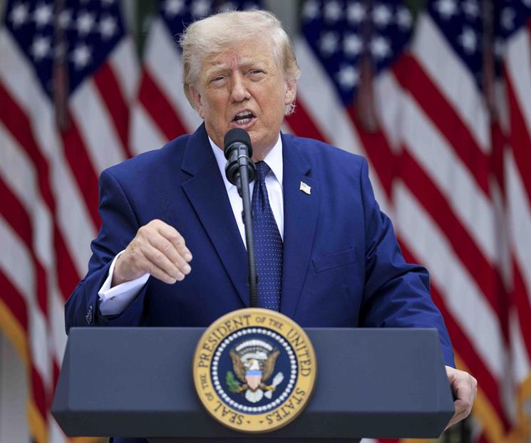 De Mussolini a Trump: cuando la pol&iacute;tica mancha la pelota