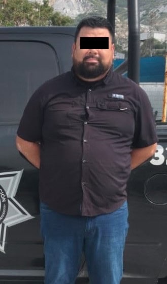 Oficiales de la Polic&iacute;a de Monterrey, lograron la detenci&oacute;n de tres hombres que cometieron un robo de mercanc&iacute;a, en un local comercial, ubicado en la colonia Santa Mar&iacute;a.