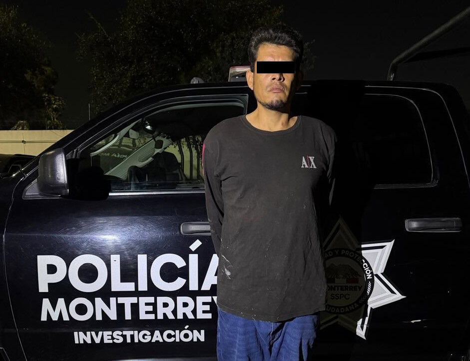 Un hombre que cuenta con arraigo domiciliario, fue detenido por oficiales de la Polic&iacute;a de Monterrey, al presuntamente encontrarle nueve envoltorios de la droga cristal; adem&aacute;s, se le investiga por robos en tiendas de conveniencia y en una farmacia.