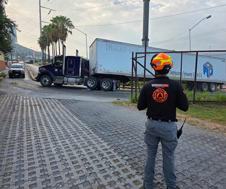 Queda tráiler atorado Queda tráiler atorado
