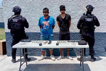 Aprehenden a dos con equipo b&eacute;lico y droga