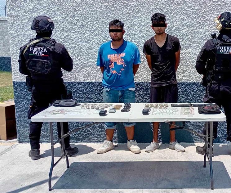 Aprehenden a dos con equipo b&eacute;lico y droga