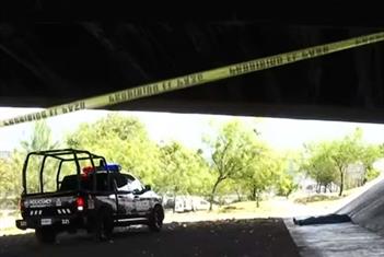 Localizan a hombre sin vida bajo un puente en Monterrey Localizan a hombre sin vida bajo un puente en Monterrey