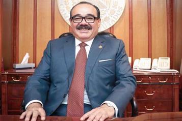 Ram&iacute;rez Mar&iacute;n, del PVEM, levanta la mano para presidir el Senado