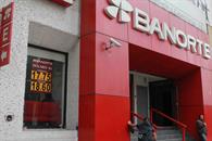 Bancarizan a 12 mil refugiados en M&eacute;xico