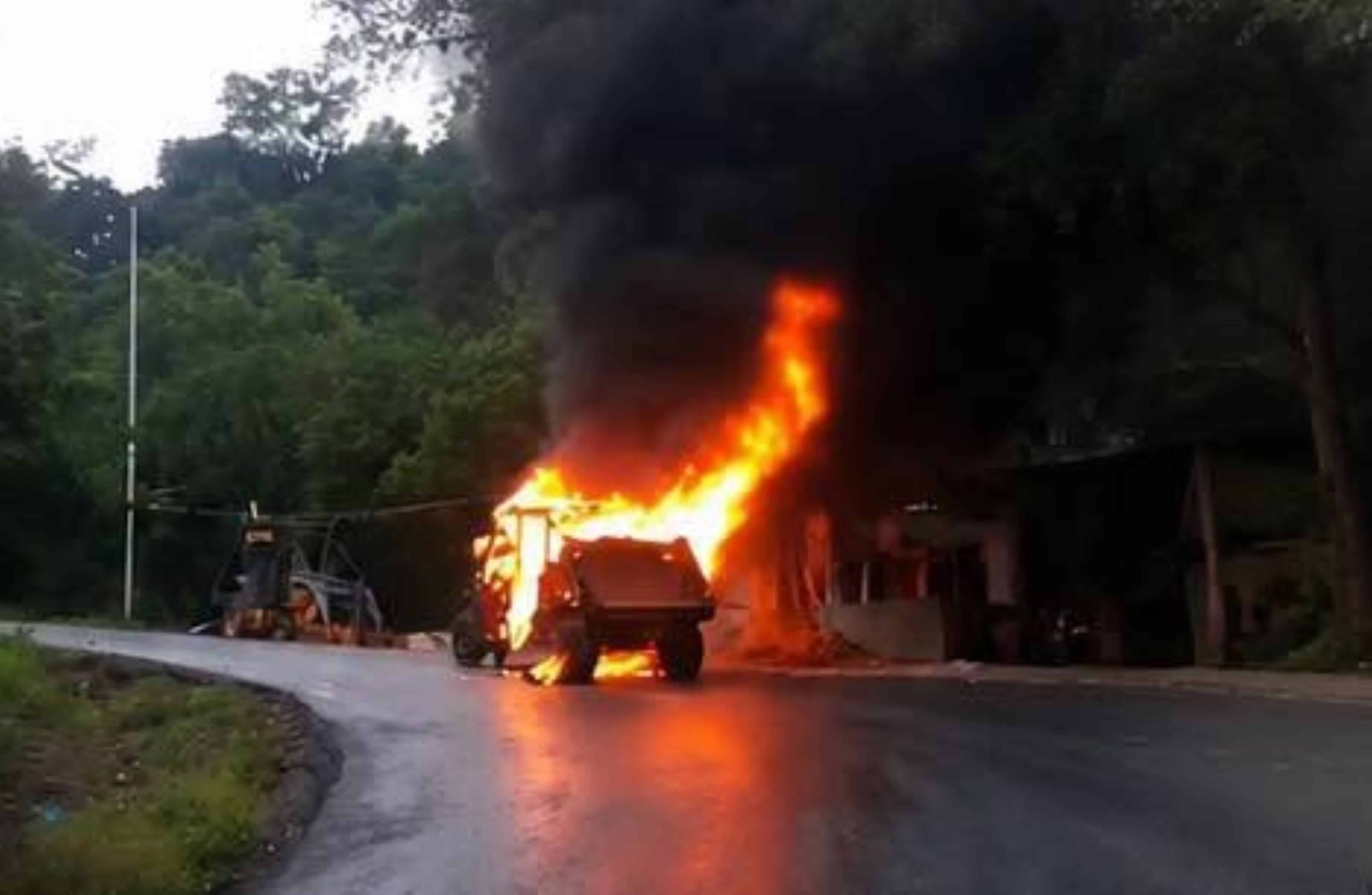Una intensa movilizaci&oacute;n de los puestos de socorro se registr&oacute; en el municipio de Santiago, al reportarse el incendio de un veh&iacute;culo todo terreno, al parecer por una falla mec&aacute;nica.