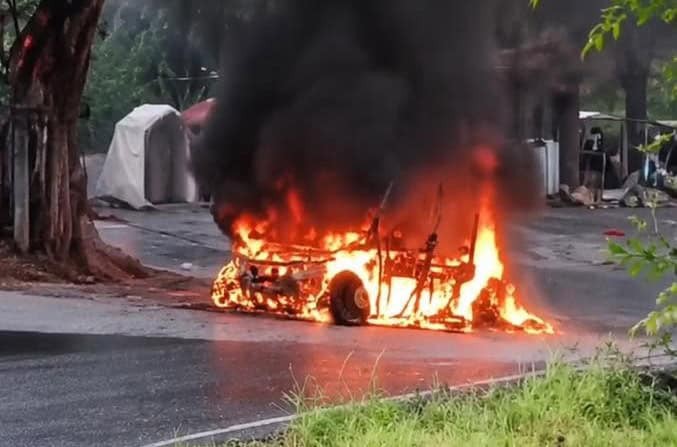 Se incendia vehículo todo terreno Se incendia vehículo todo terreno
