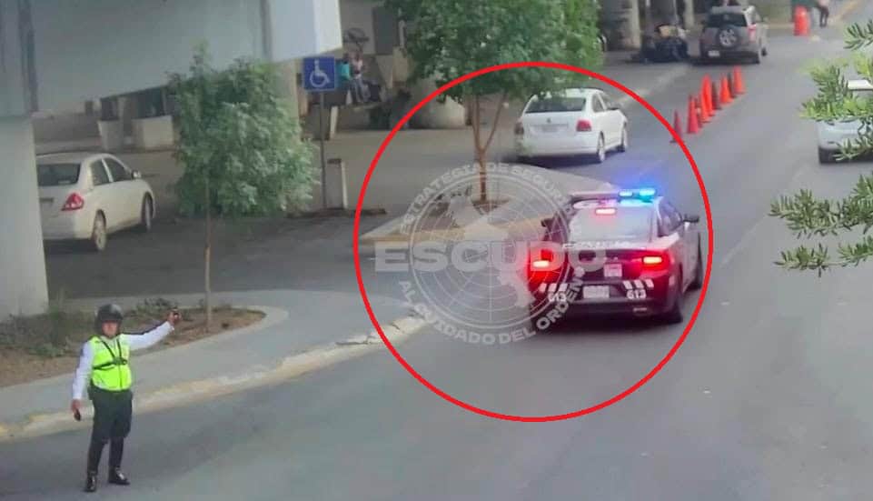 Debido a que se sent&iacute;a mal de salud, una persona originaria de Ciudad Victoria, Tamaulipas, que viajaba con su nieto, pidi&oacute; auxilio a una oficial de Tr&aacute;nsito de Monterrey, quien lo apoy&oacute; para llegar lo antes posible a un hospital y recibir la atenci&oacute;n requerida.