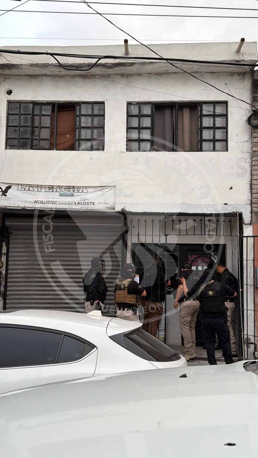 Dos j&oacute;venes quedaron detenidos tras un cateo a un domicilio del municipio de Apodaca por presuntas actividades de narcomenudeo, y donde se encontr&oacute; droga.