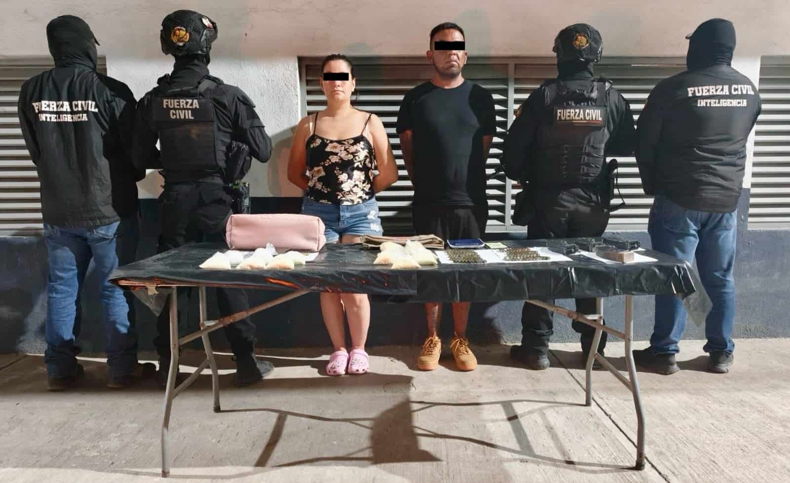 En posesi&oacute;n de cargadores abastecidos de arma de fuego y droga, una pareja fue arrestada por elementos de la Divisi&oacute;n de Inteligencia e Investigaci&oacute;n de Fuerza Civil, en municipio de Monterrey.