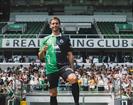 Presentan en el Racing de Santander a Sergio Canales Presentan en el Racing de Santander a Sergio Canales