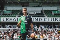 Presentan en el Racing de Santander a Sergio Canales Presentan en el Racing de Santander a Sergio Canales