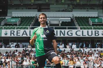 Presentan en el Racing de Santander a Sergio Canales