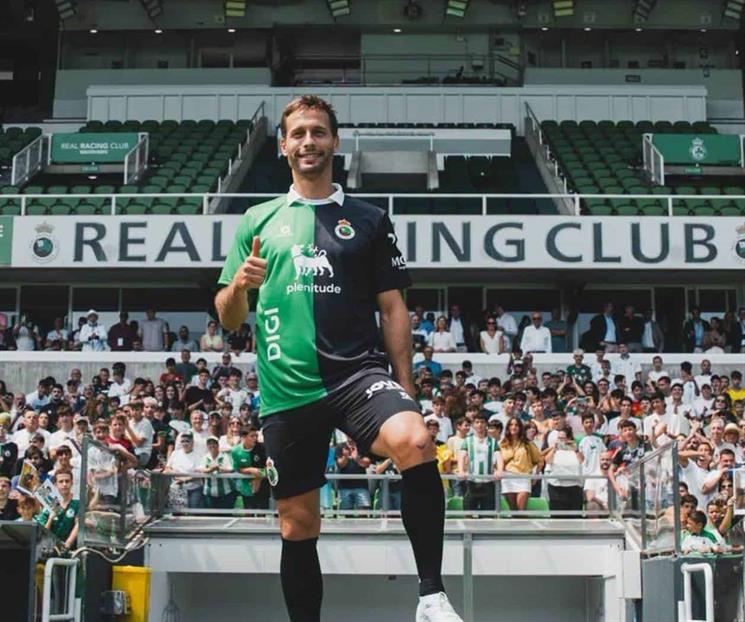 Presentan en el Racing de Santander a Sergio Canales