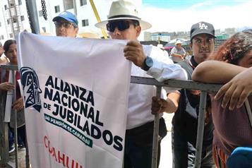Jubilados piden a Sheinbaum atenci&oacute;n a sus demandas
