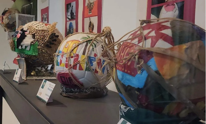 Metro CDMX presenta exposición de balones decorados del Mundial Metro CDMX presenta exposición de balones decorados del Mundial