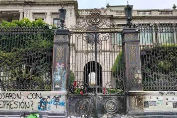 Levantan personas trans plant&oacute;n de Gobernaci&oacute;n