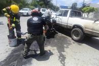 Deja dos lesionados choque entre moto y camioneta en Linares Deja dos lesionados choque entre moto y camioneta en Linares