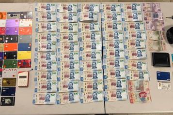 Cae con 47 tarjetas bancarias
