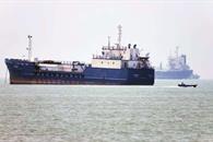 Repunta petr&oacute;leo tras cierre del estrecho de Ormuz