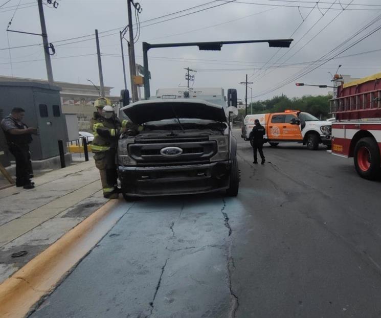 Arde cami&oacute;n de valores