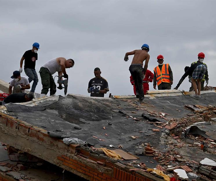 Sube a casi 4 mil 500 muertos tras sismos en Venezuela